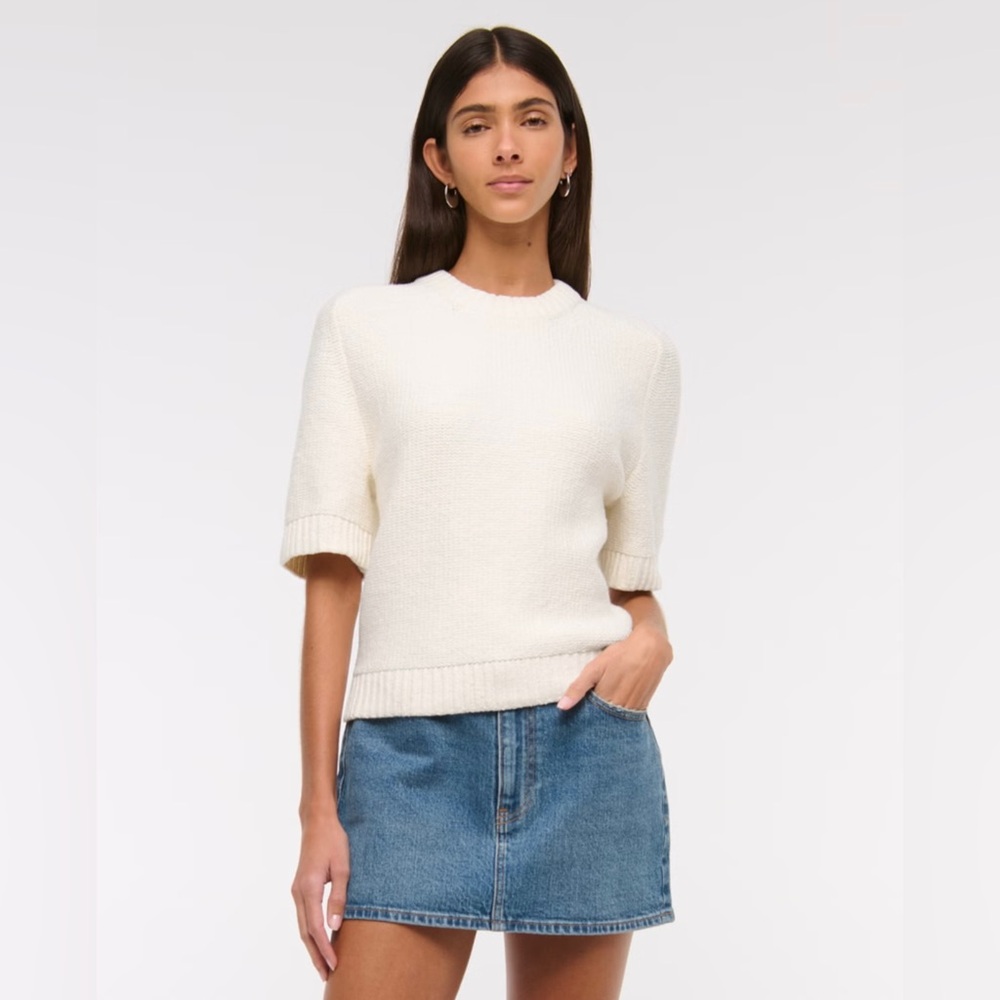 The A&F Madeline Textural Crew White Sweater Tee size XS